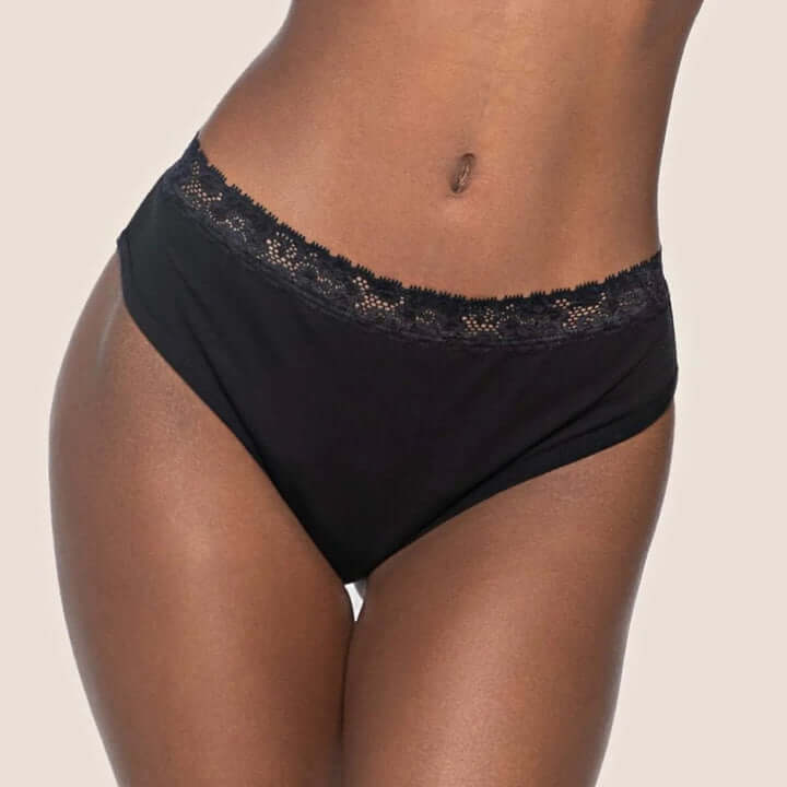 highly absorbent and breathable materials, offering an effective barrier against leaks. They are also odor-resistant, ensuring you feel fresh throughout your cycle. Plus, their elegant and discreet design adapts to all your daily needs.