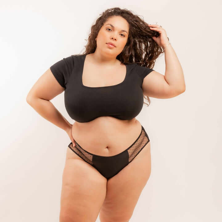  underwear is available in three models tailored to different flow types:  Light Flow: Ideal for the first days of your period or light flows. They provide discreet absorption and a feeling of freshness throughout the day. Medium Flow: Offering the perfect balance of comfort and protection, these underwear are ideal for moderately heavy days, keeping you comfortable without any worries of discomfort. Heavy Flow: Designed for your heaviest days, these underwear offer